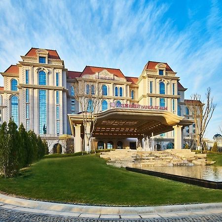 Wanda Realm Qingdao Movie Metropolis Hotel Exterior foto