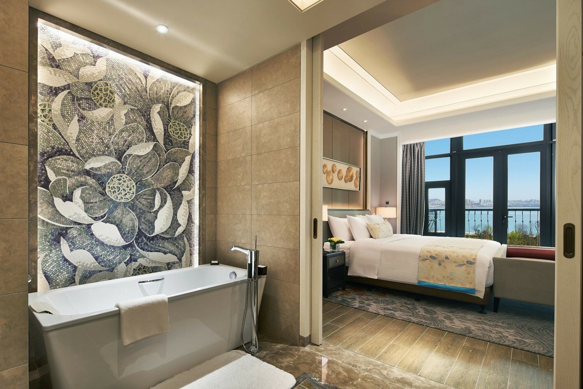 Wanda Realm Qingdao Movie Metropolis Hotel Exterior foto